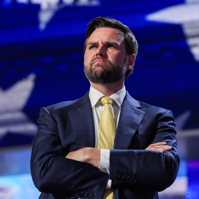 RickyDoggin's tweet image. 🚨BREAKING: J.D Vance says, "Take every square inch of U.S. farmland back from China. Do not leave them with a single blade of grass."