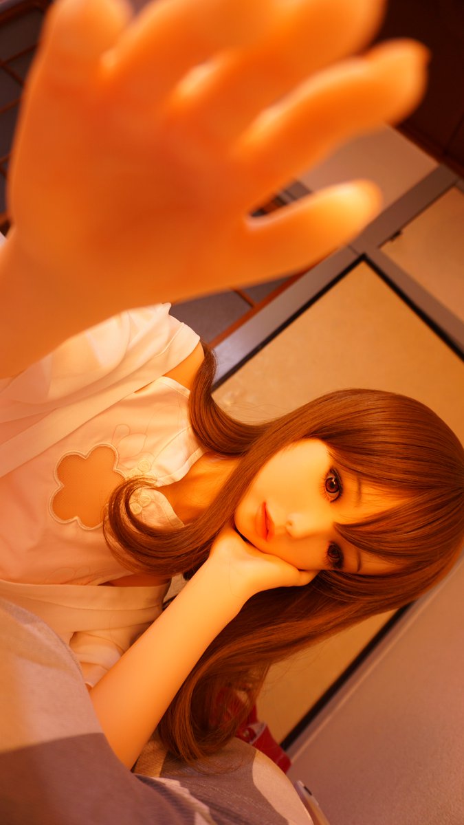 norwhisky's tweet image. 把自己做成礼物送给你/自分をプレゼントにする-1/5
1.年底喝了些酒，睡前迷迷糊糊听花桃说明天要送我大礼/年末食事会で酒を飲んで、寝る前になんとなく「明日プレゼントをあげる」と聞いた。
2.醒来门口多了个奇怪的箱子/朝起きたら、変な箱が玄関にある。
#EXDOLL #アルテトキオ #等身大ドール