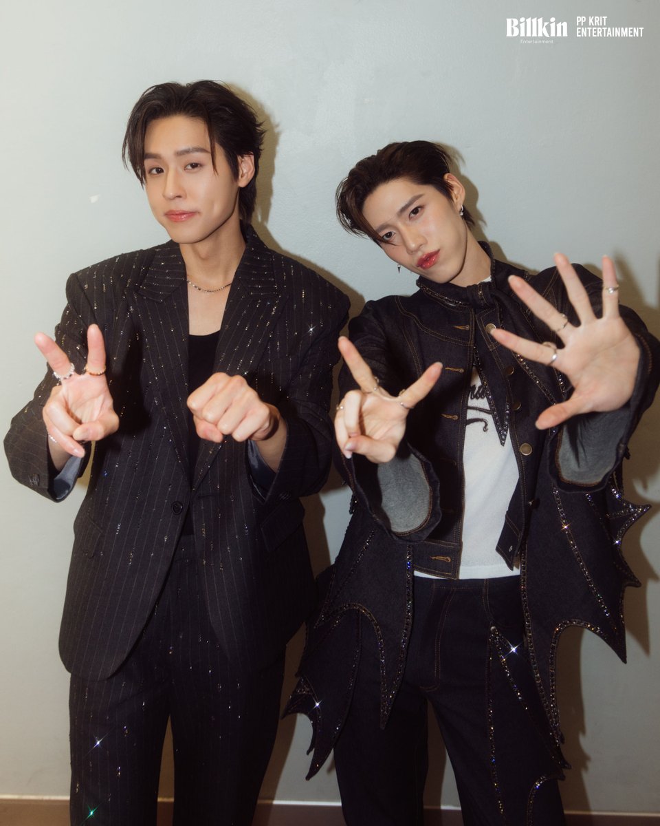 PPKrit_Ent's tweet photo. เสิร์ฟความสนุกต่อกันแบบไม่พักกับภาพบรรยากาศนับถอยหลังส่งท้ายปี 2024 กับงานเคานต์ดาวน์สุดอลังการที่ centralwOrld 🤍🧡 #CountdownCTW2025xBKPP

ปี 2025 จะมีอะไรรอเสิร์ฟอยู่บ้างรอติดตามได้เลย!

#CTWBKKCountdown2025
#IceParis #JAYLERR #PPKritt #Bbillkin https://t.co/BsxEf9NiKU