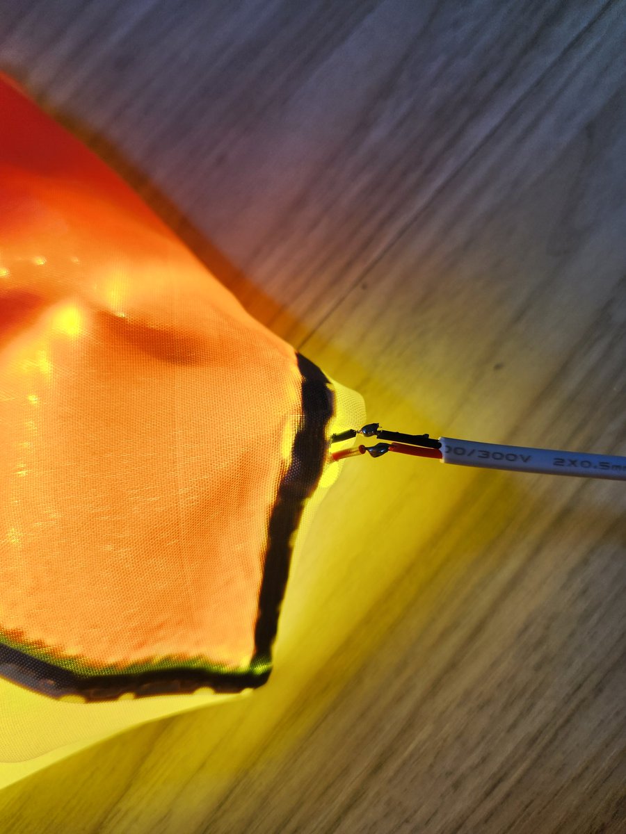 sss1sss22's tweet image. 금일수리사항
끊긴전선

땜질완료

이후 글루건과 덕테이프로 보강까지끝