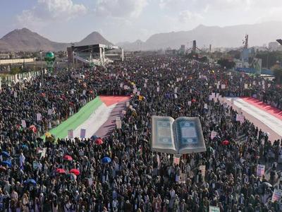 IL24_NEWS's tweet image. Yemen's Rallies: A Disturbing Display of Hatred Amidst Hardship

Yemeni citizens rally against Jews, even in times of war and famine.

Read more: il24news.com/post/yemen%27s…

#Yemen #Palestiniansupport #anti-Jewishsentiment #rallies #humanitariancrisis