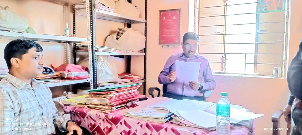 આજરોજ દેવગઢ બારીઆ તાલુકાના દેવીરામપુરા ગામની મુલાકાત લઈ સામાન્ય દફતર તપાસણી કરવામાં આવી, તેમજ તલાટીશ્રી જરૂરી સૂચનો કર્યા. <a href="/CMOGuj/">CMO Gujarat</a> <a href="/JayantiRavi/">Jayanti Ravi</a> <a href="/revenuegujarat/">Revenue Dep. Gujarat</a>