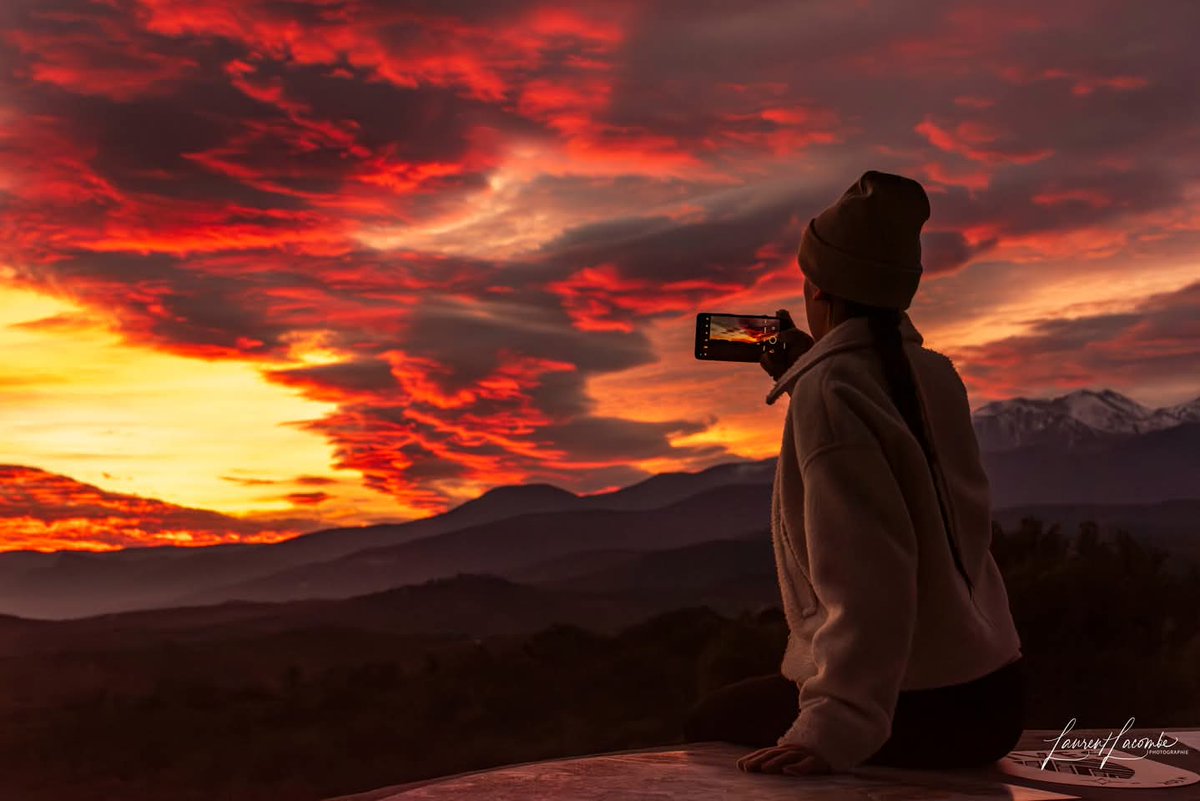 Ciel de feu dans les Pyrénées orientales hier soir 😍