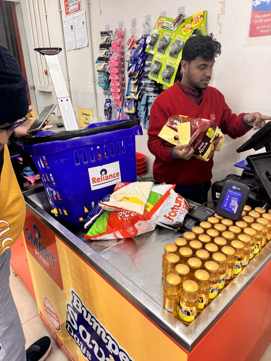 hurtzler's tweet image. Extremely disappointed experience at Smart Point, Ukhra (West Bengal). They don’t provide carry bags—not even paid ones. How are customers supposed to carry their purchases? Please address this issue ASAP! #CustomerExperience #SmartPoint
#Reliance