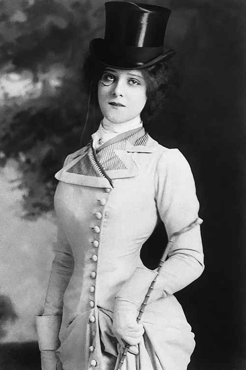 American actress and singer Edna May. Photographed in the 1910s.