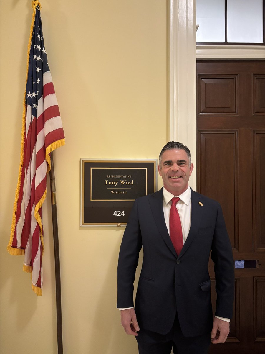 First day of the 119th Congress!

Excited to hit the ground running and continuing my work for the great people of #WI08!