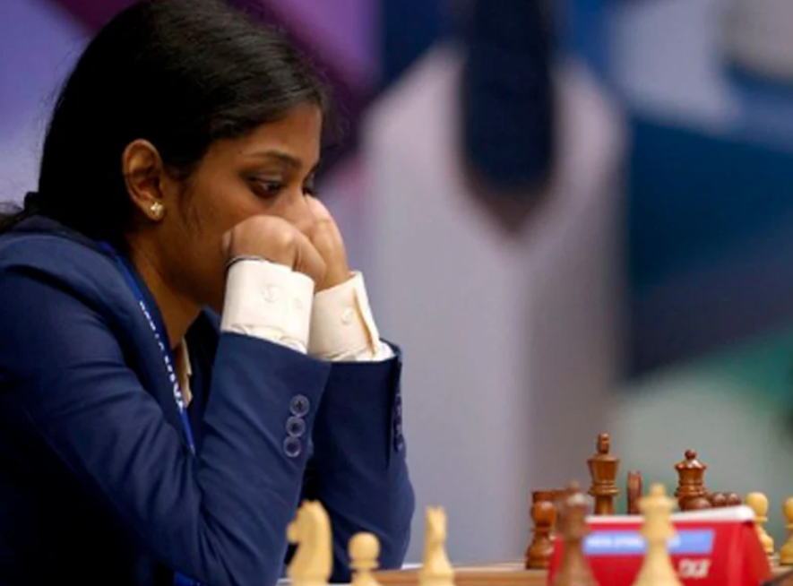Nam_Magal3's tweet photo. India Chess Star R Vaishali Clinches Women's Bronze In World Blitz Championship ♟️🌟
#Chess
#WorldBlitzChampionship
#BronzeMedal
#ChessStar
#IndianChess
#WomenInChess https://t.co/i9hs1HlbSW