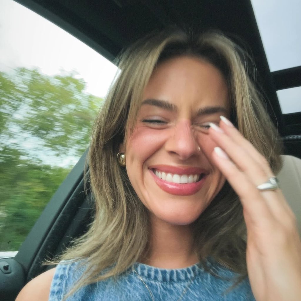 LaceyAddams posted! 

hiiii 😇