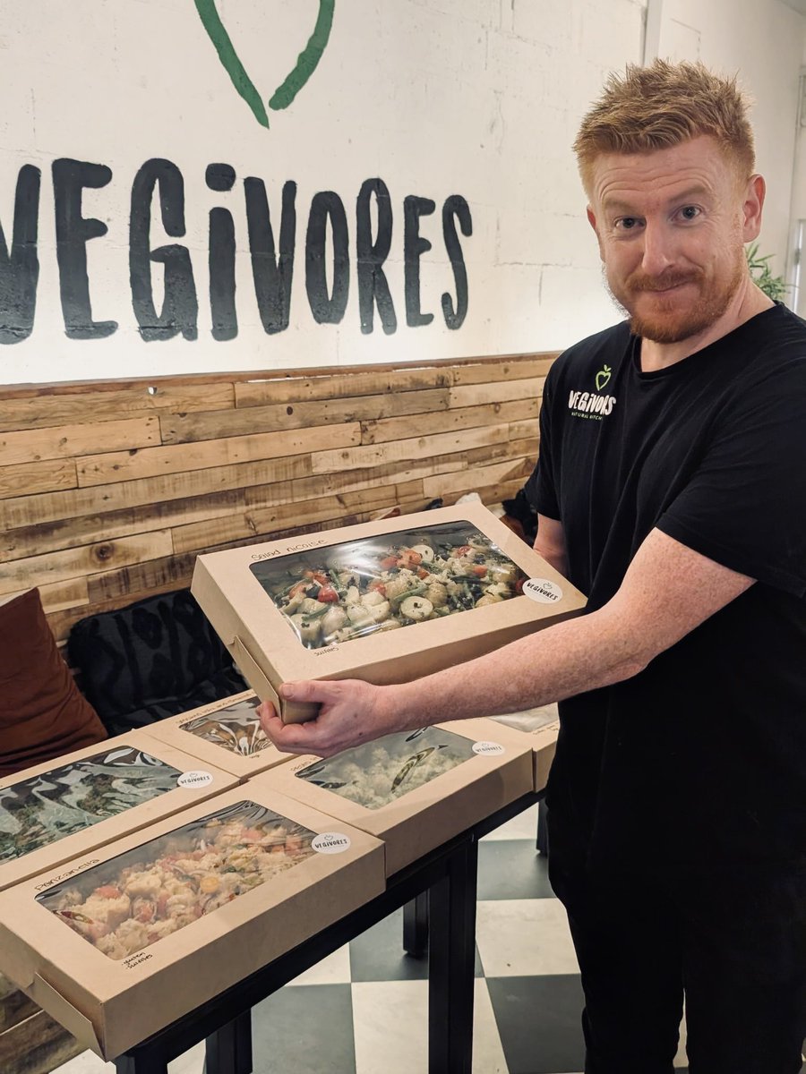 Let this lovely photo of Kevin with boxes of delicious food be a reminder that we love catering for events!
Drop us a DM for more questions or email events@wearevegivores.com with as much info as possible and we can go from there! 🙌 

#wearevegivores #vegivores #veganuary