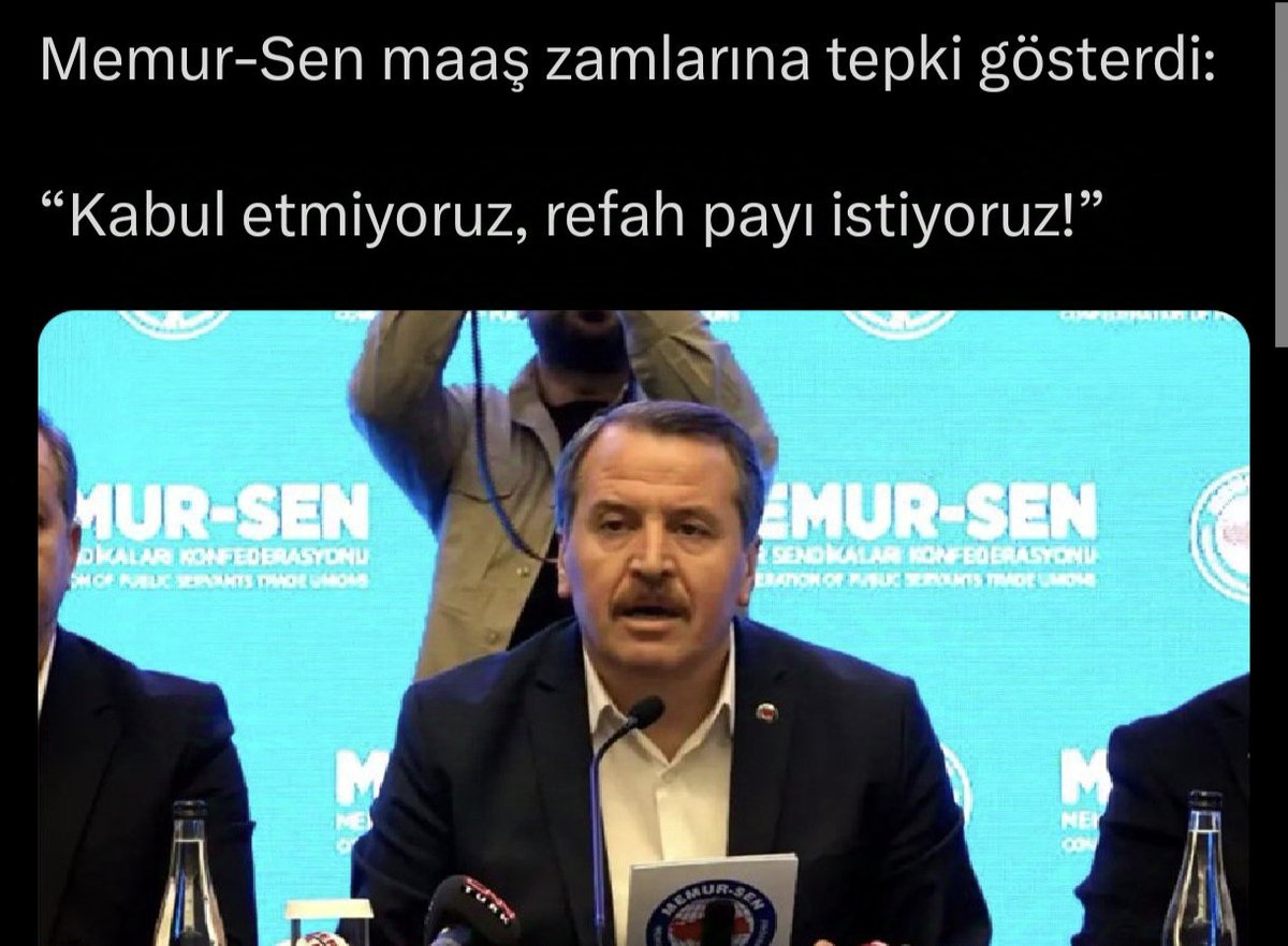 MesutUregen's tweet photo. Sanırsın bu arkadaş, yetkili sendikanın başkanı değil!
15 yıldır memur maaşına imza atan bu arkadaş değil sanki!
Toplu sözleşme masasına memurlara %11 zammı reva gören bu arkadaş değil sanki!
Memurlar için bu ışıltılı hayattan kurtulmanın yolu ikinci fotoğrafta..
#maaş
#öğretmen https://t.co/d5Thvo63lW
