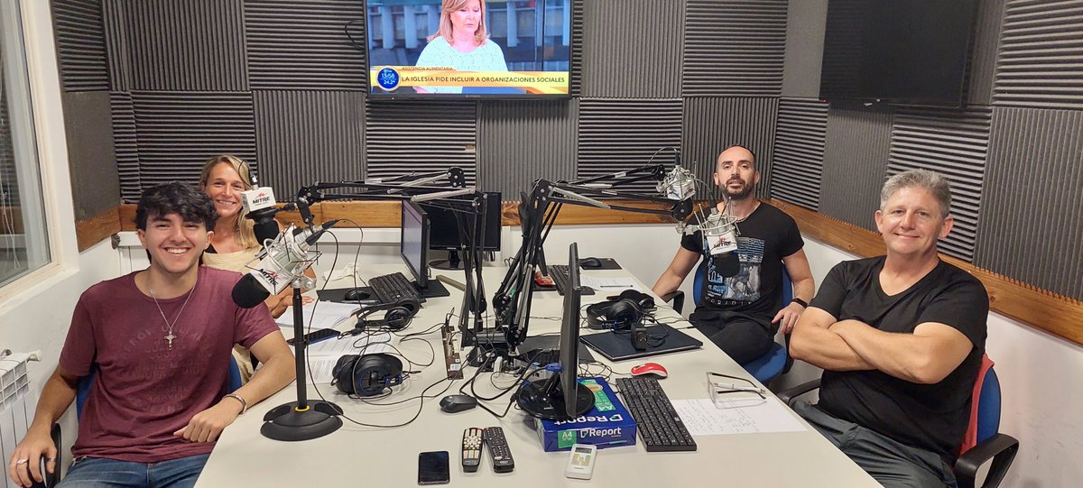 #AHORA 🔴🎙️ Hasta las 16 hacemos #ElPuenteDeVerano 🏖️🌉 <a href="/juampyvok/">Juan Pablo Villa</a>, <a href="/EugeniaLudmer/">Eugenia Ludmer</a>, <a href="/Agos_Bianco/">Agos Bianco</a>, <a href="/MauroYasprizza/"> Mauro Yasprizza </a>, <a href="/MCicchirillo/">Marcos Cicchirillo</a>, <a href="/federosolani/">Fede Rosolani</a>, <a href="/AgustinVissio/">Agu Vissio</a>, <a href="/PabloImberti/">Pablo Imberti</a>, <a href="/VanesaDallaz/">Vanesa Dallazuana</a>, <a href="/LeanLattuca07/">Capi</a> y el equipo de <a href="/MitreRosario/">Radio Mitre Rosario</a>!