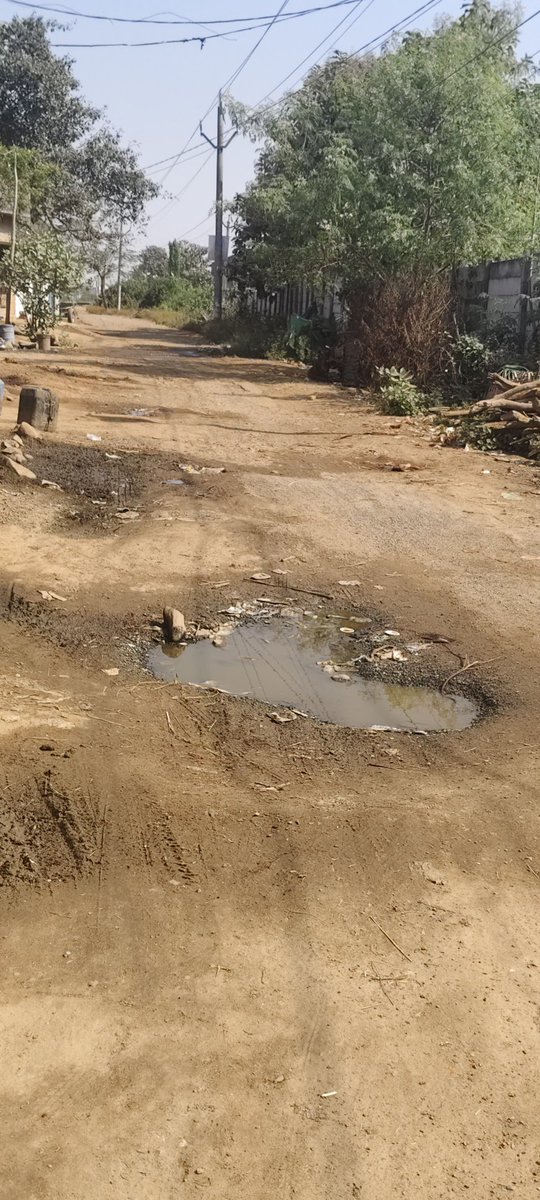 chetankumar2589's tweet photo. Almost 12 to 14 years nunchi road kosam adugutunnaru ma village vallu, but no use, evvaru respond avvatle, 
Election mundhu matram " Ostharu, hami istharu vellipotharu " Repeatuu. 
Okka roads veyyinchandi sir, chaalu, entha ani adagali sir @naralokesh @JanaSenaParty @PawanKalyan https://t.co/ZBBOVbEJgW