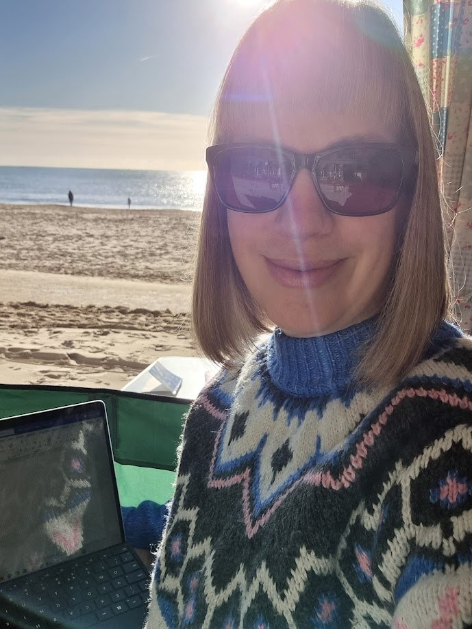 Feeling 🥰🌞😊 after an afternoon in my favourite working spot. #BeachHut #Southbourne