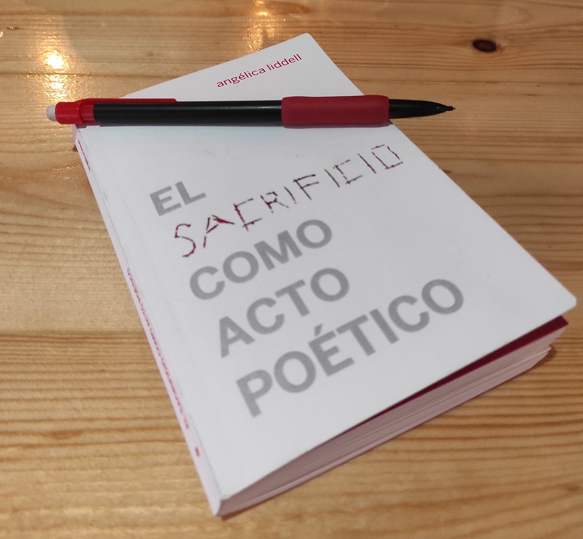 "La experiencia de lo bello empieza cuando lo comprensible, lo mesurable, lo explicable queda en suspenso"
#ElSacrificioComoActoPoético #LaLiddell <a href="/continta_mt/">Continta Me Tienes</a>

#boom 💥