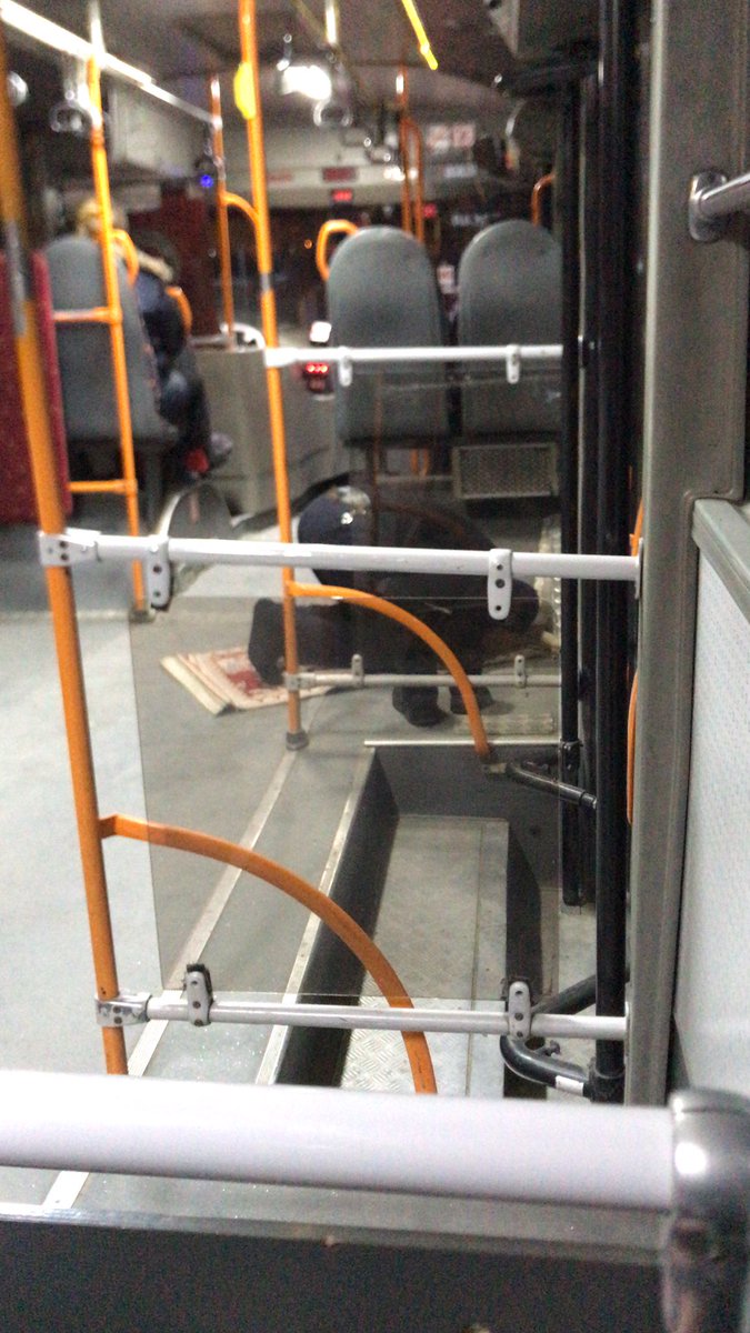 gercekmis amk adam otobusu durdurup namaz kilmaya basladi