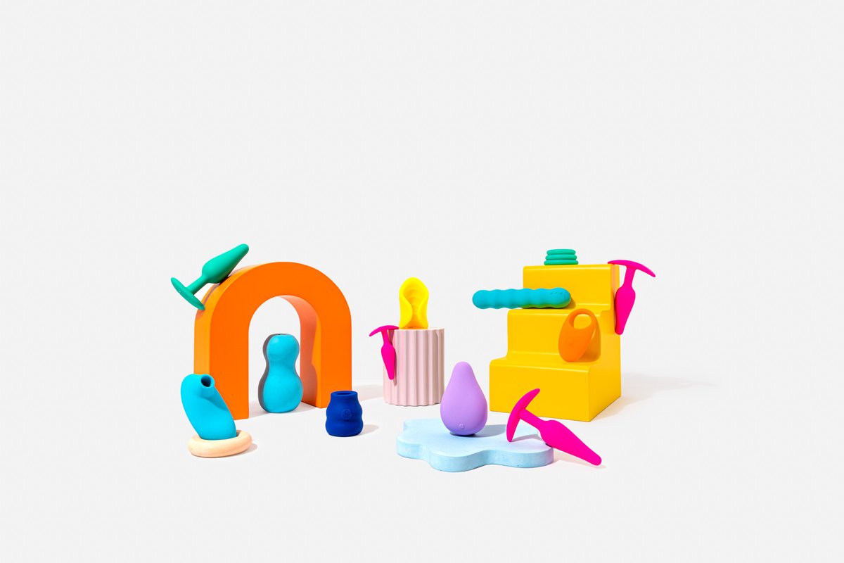 Raise your hand if you saw that post (you know the one) but it low key made you want a Buzzy Butt... hellocake.com/products/?type…