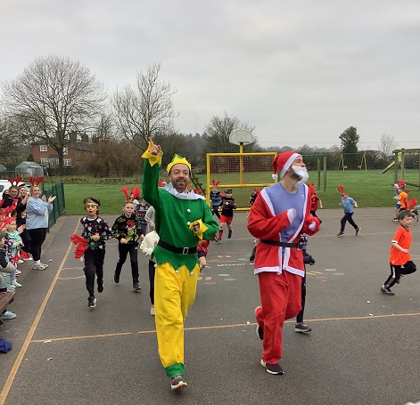 WfldHospice's tweet photo. A MASSSIVE thank you to all of the schools, pupils and teachers who donned their reindeer antlers in aid of Wakefield Hospice in December for our annual #ReindeerRun, helping to raise thousands of pounds to support local hospice care π
Here are just some of the fabulously festive photos from @WestBrettonJI who certainly got in the Christmas spirit for the day! π