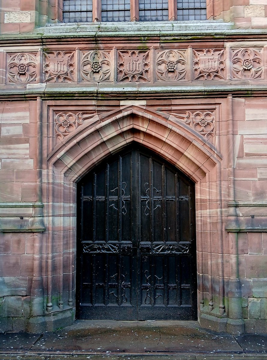 DoorsNo3828's tweet image. A mooch round #Atherton this afternoon 😀
 #keelyHodgkinson s home town 👍
St. Johns church👌 
#nocontextdoors #dailydoor #doors