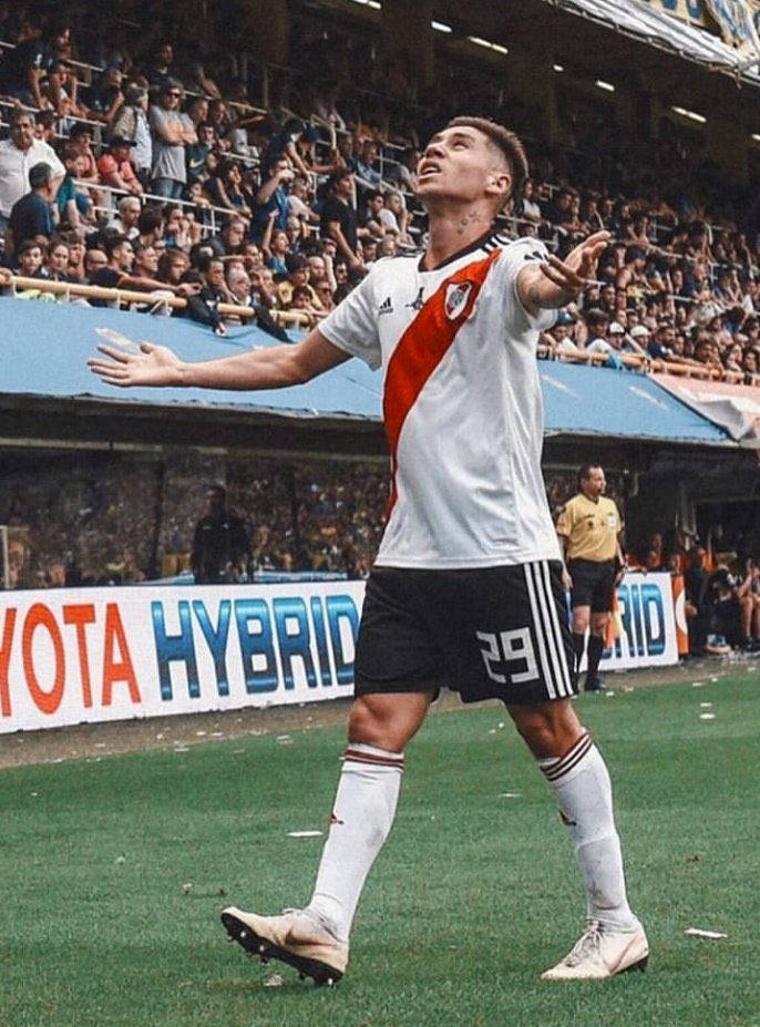 Campeón de Libertadores, figura en un equipo que llegó hasta la final, nivel superlativo en 2021 y 2022, bicampeón de América con la selección y campeón del mundo. 

Vuelve Gonzalo Montiel, y con esta vuelta se posiciona como ÍDOLO DE RIVER, el mejor 4 en la historia del club.