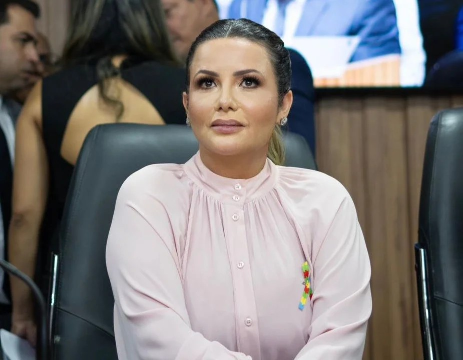 Nova prefeita de Bayeux anuncia calendário de pagamento dos servidores e proibição de fogos barulhentos no município conexaopb.com.br/noticias.php?i…