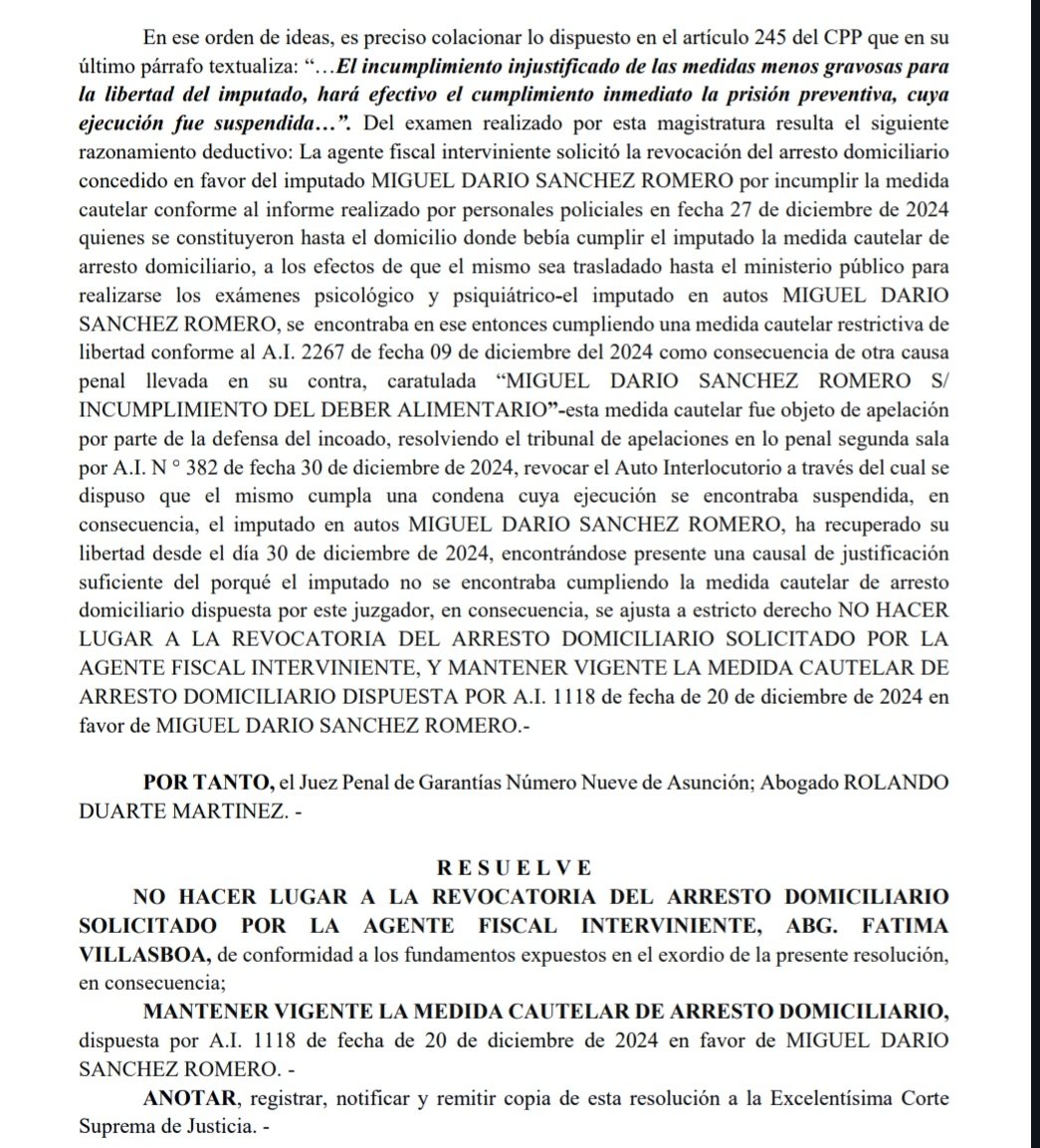 "Miguel Sanchez, ha recuperado su libertad desde el día 30 de diciembre de 2024,encontrándose presente una causal de justificación suficiente del porqué el imputado no se encontraba cumpliendo la medida cautelar de arresto domiciliario dispuesta por este juzgador",refiere el juez