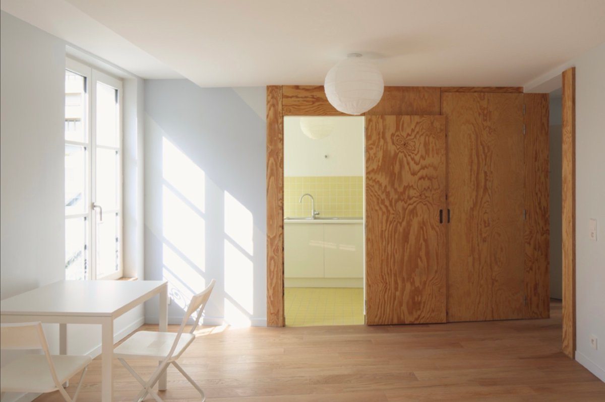 ✨ Découvrez la #Céruse : Sublimez le Bois ! 🌿

La céruse est une technique décorative qui met en valeur le veinage naturel du bois, offrant un contraste élégant et raffiné.

👉 Envie d'en savoir plus : bois.com/amenagement/mo…