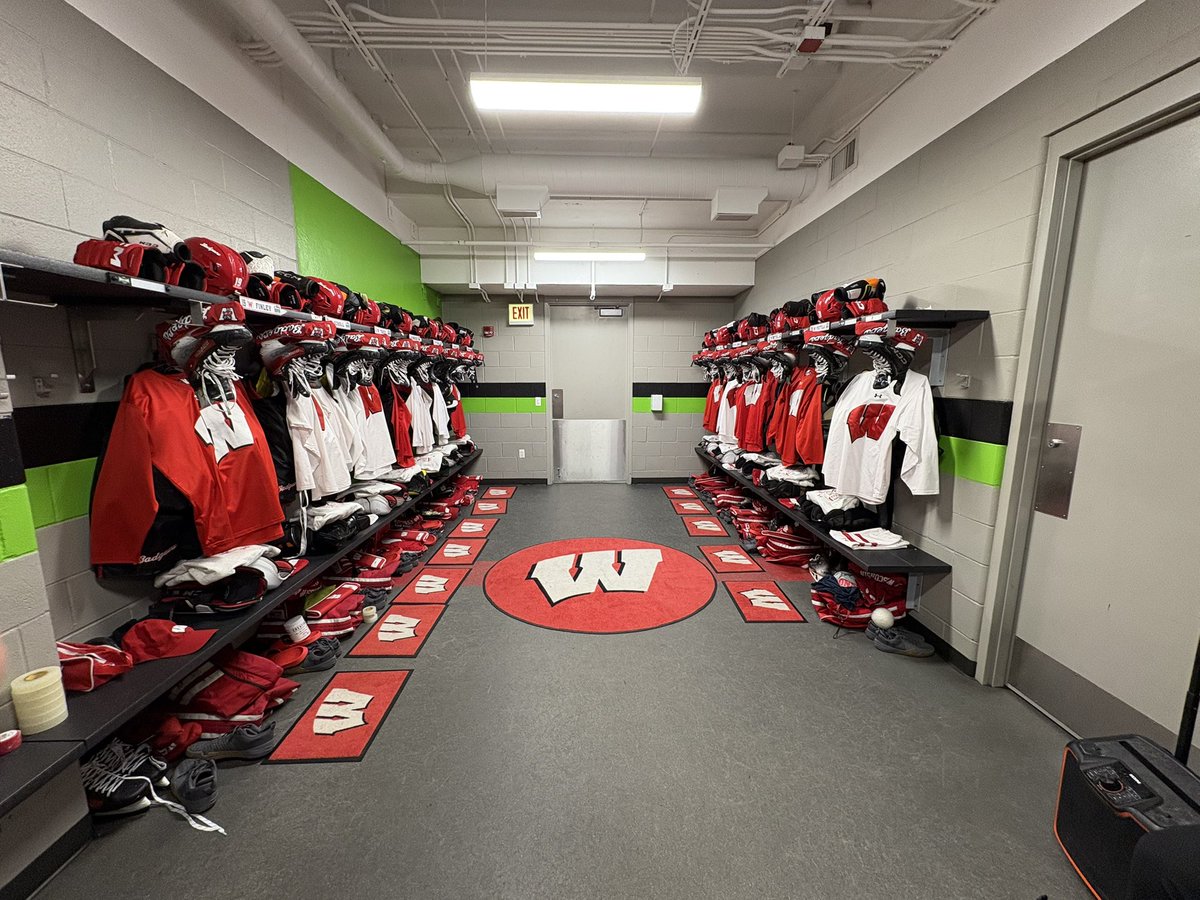 Got moved in to Fifth Third Arena last night and clean things up this morning for practice <a href="/BadgerMHockey/">Wisconsin Hockey</a> #Badgers