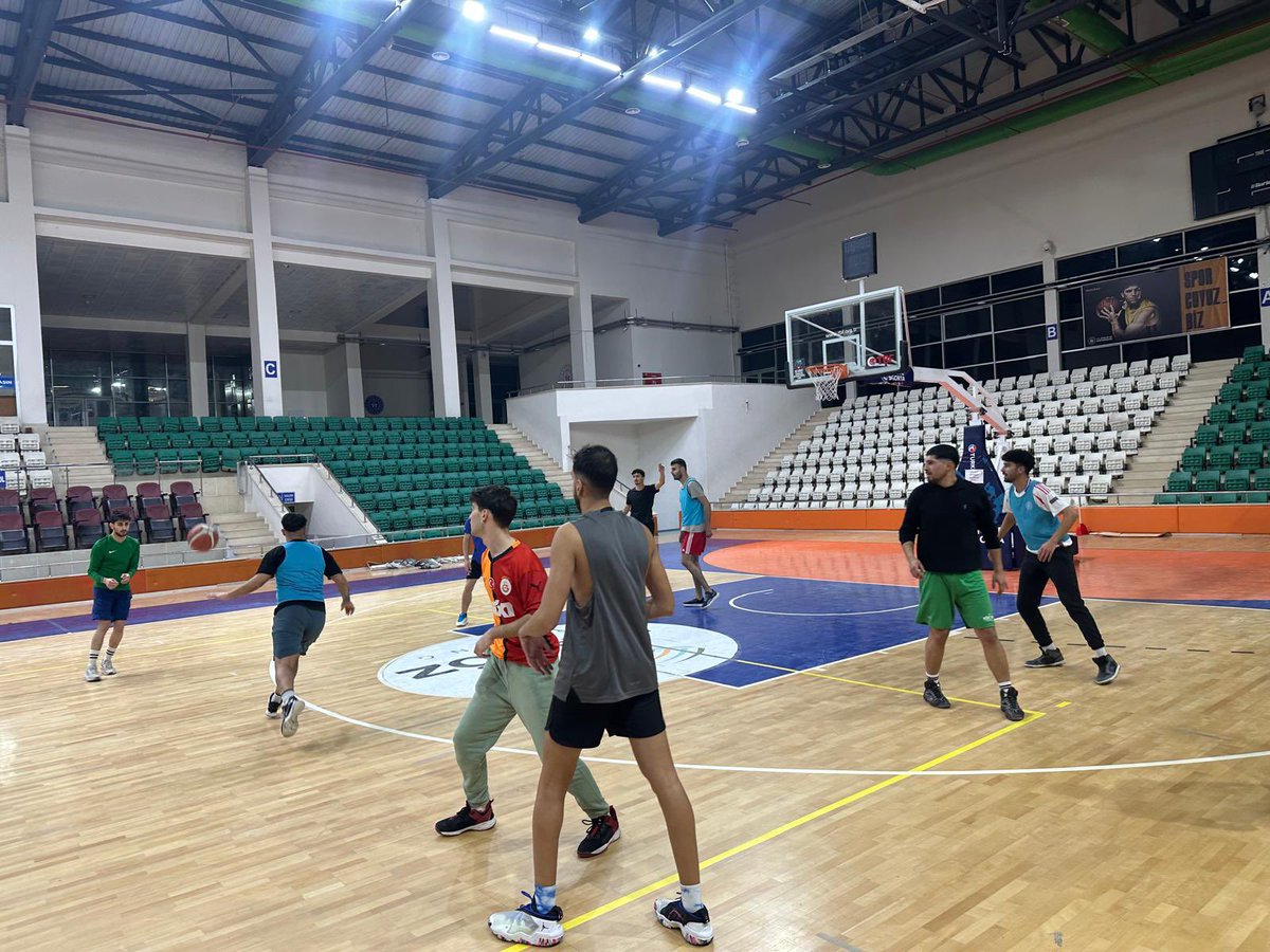 IgdirKYGM's tweet photo. 📍 Selman-i Farisi Erkek Yurdu

2024-2025 yılı #yurtlig turnuvası kapsamında ilimiz basketbol takımı parkeye çıktı. Yolun sonu şampiyonluk olsun insallah 🤗
@OA_BAK @GSB_KYGM @gencliksporbak https://t.co/EAKWF6HH2Z