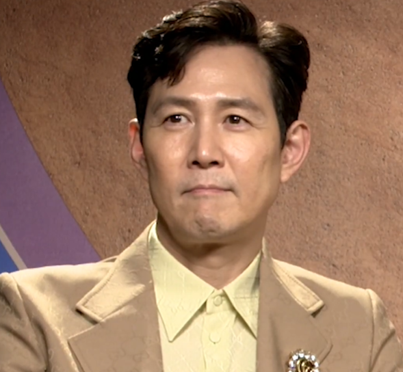AboutMusicYT's tweet photo. Squid Game cast member Lee Jungjae when asked about speculations that Taehyung will join the series:

- "I can't tell you anything about that" https://t.co/CZMHgqmb67