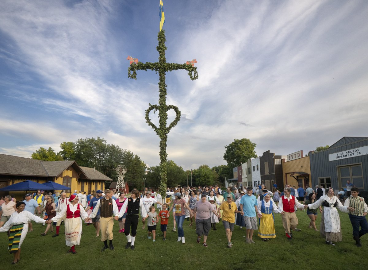 Dreaming of warmer weather? Here's a video to put a smile on your face &amp; anticipation in your spirit! Discovering Swedish Midsummer: Celebrations from Sweden to Small-Town Kansas youtube.com/watch?v=9X5EF8… 
June 14 for #Lindsborg's Midsummer's Festival. #ToTheStarsKS 🌼