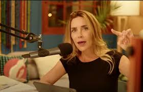 🔴 #Bunker | Juliana Oxenford no va más

La conductora se despidió ayer de sus seguidores tras su fallida incursión en Youtube. Los números y los yapeos no le funcionaron, aunque la argentina tiene otra explicación:

"El Perú prefiere ver a Jorge Luna hablando huevadas que a mi".