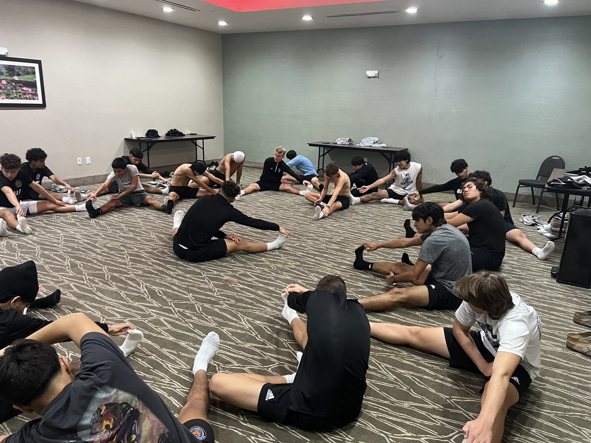 Morning agility and stretching session ahead of our match this afternoon.
🏃🏻‍♂️🧘‍♂️