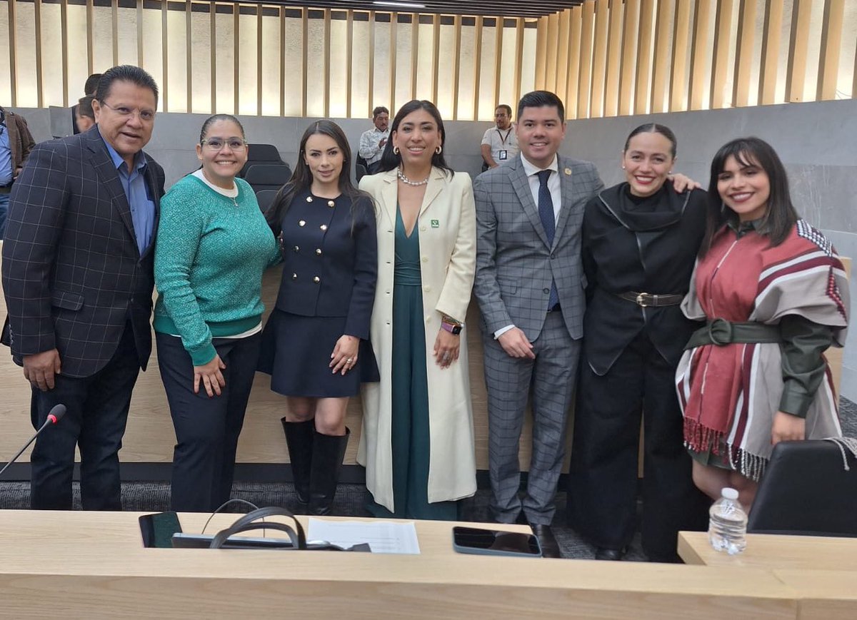 artemisa_laura's tweet image. Desde el #PoderLegislativo trabajamos para consolidar un proyecto transformador para #Puebla.
Construir el andamiaje legal para que cada objetivo de desarrollo se convierta en realidad, es un compromiso y responsabilidad compartida con los y las diputadas.
#PorAmorAPuebla♥️…