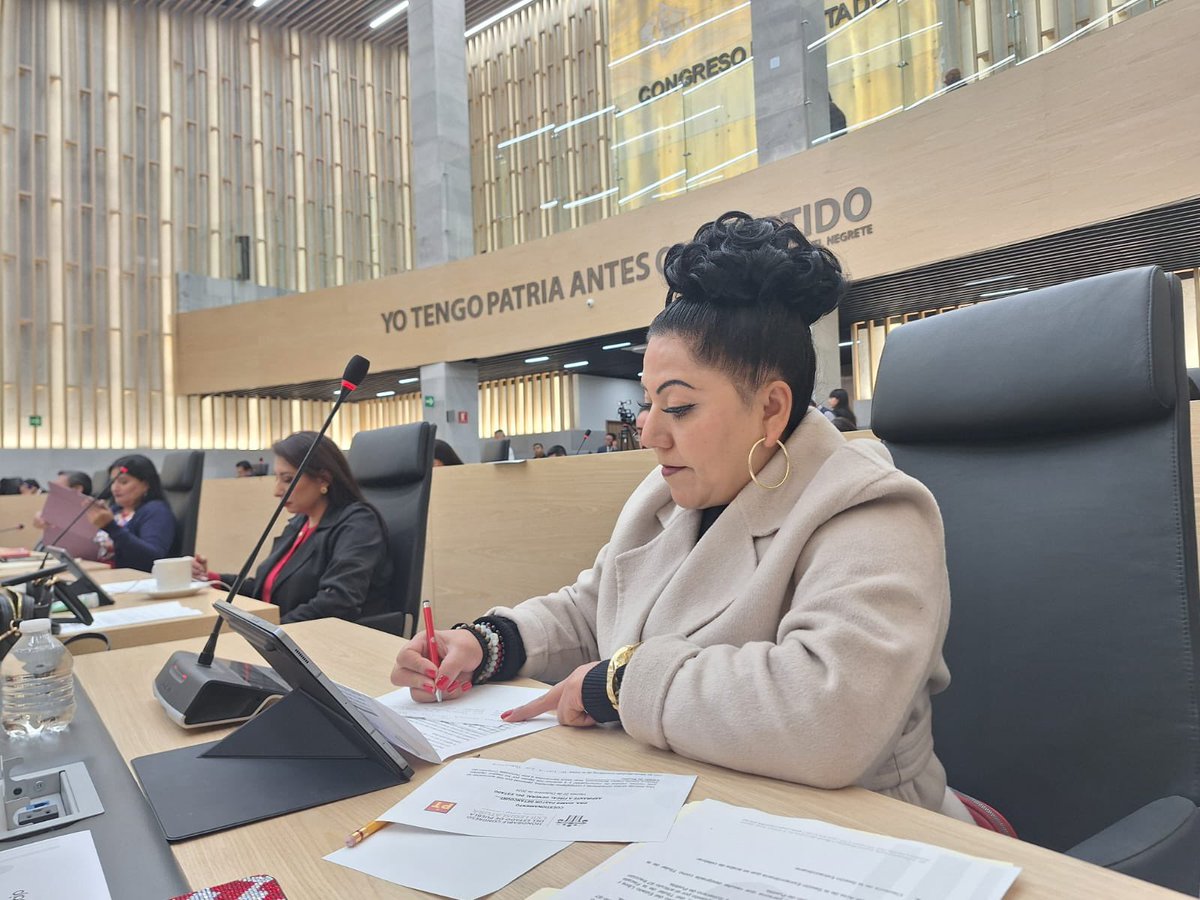 artemisa_laura's tweet image. Desde el #PoderLegislativo trabajamos para consolidar un proyecto transformador para #Puebla.
Construir el andamiaje legal para que cada objetivo de desarrollo se convierta en realidad, es un compromiso y responsabilidad compartida con los y las diputadas.
#PorAmorAPuebla♥️…