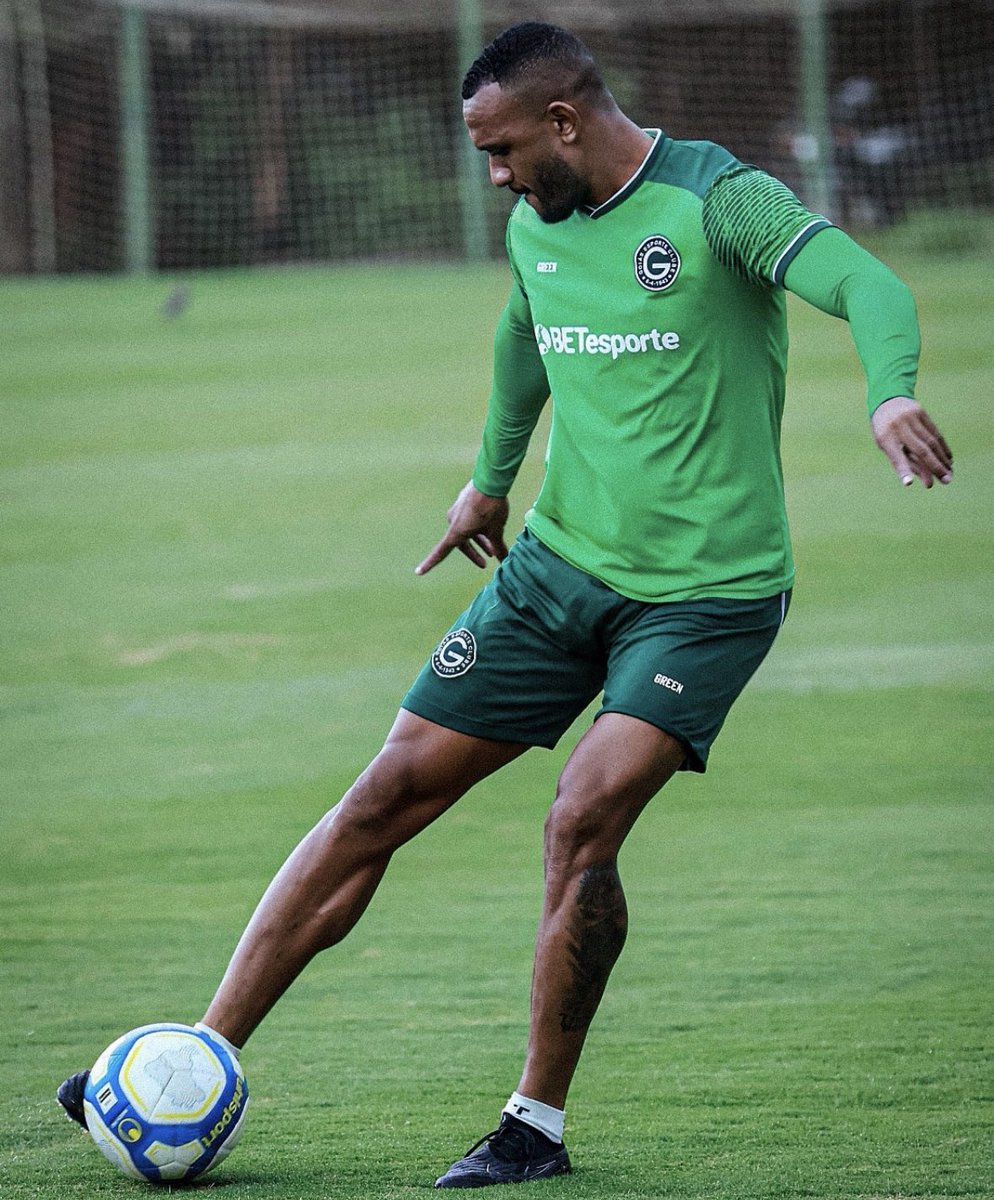 PSierraR's tweet image. 🚨 Angelo Rodríguez (35) llegó a un acuerdo verbal para ser jugador de #SantaFe. Llegaría como agente libre tras su salida de #Goiás hace unos días 🔴⚪️

👀 Su vínculo con el ‘cardenal’ sería por un año. Hará exámenes médicos en los próximos días