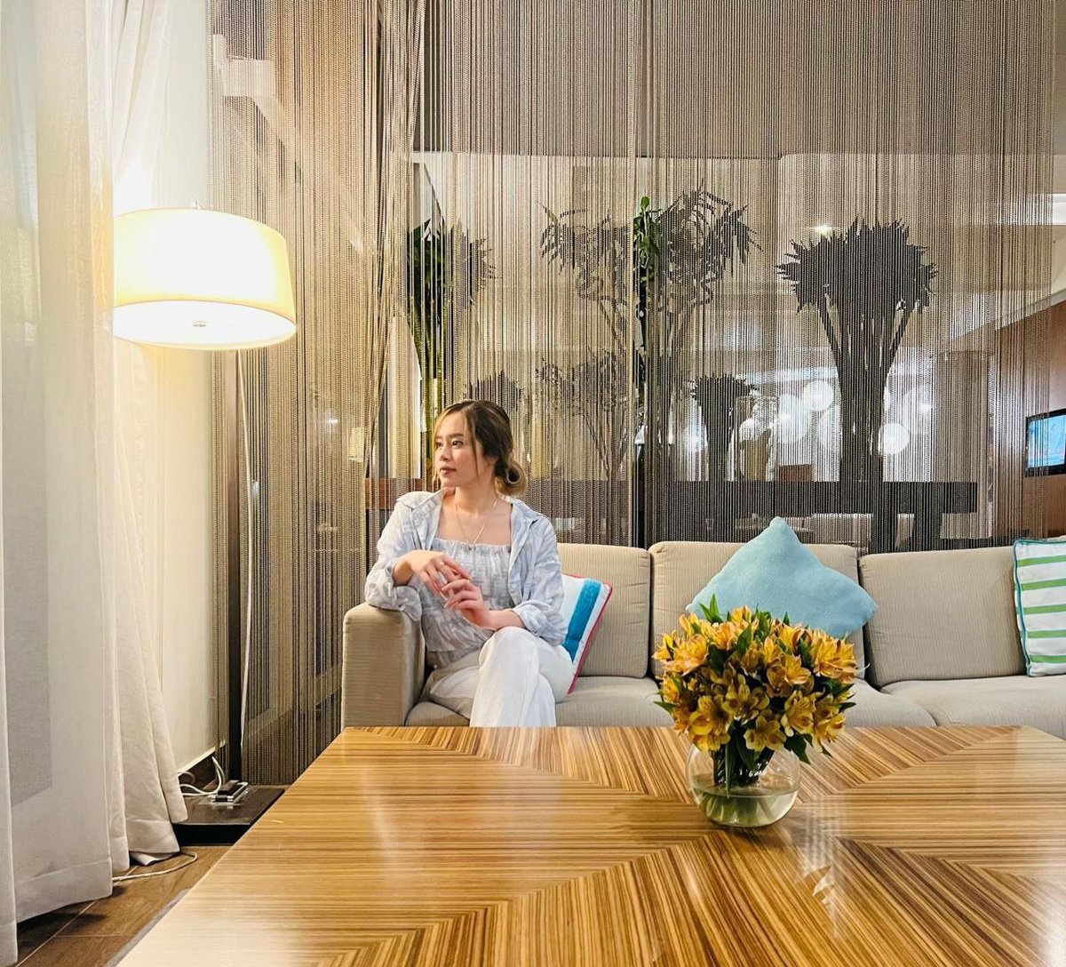 isabella234550's tweet image. Finding my happy place on this comfy couch! 🛋️💖 A little escape is just what I needed. #CouchGoals #TravelDiaries #SelfCare