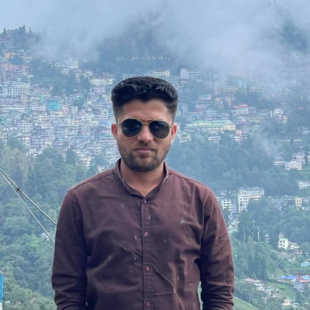 आपसे मिला तो नहीं लेकिन कुछ दफ़ा बात हुई थी प्यारे मुकेश। 

आपकी अधूरी लड़ाई लड़ी जाएगी मेरे भाई।