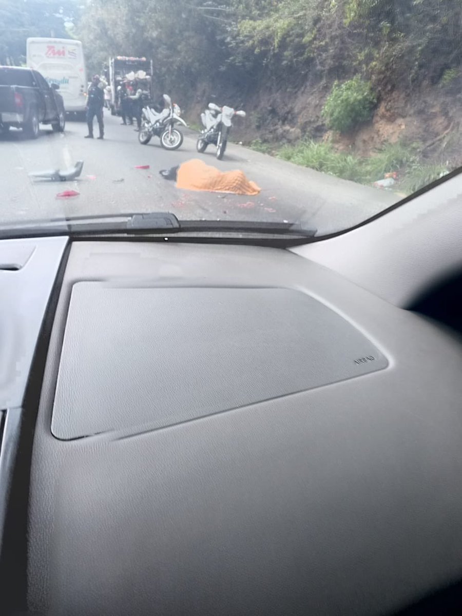 Atentos y pendientes: están informando vía chat Policial de un accidente con Motorizado fallecido, Municipio sucre parroquia Petare, llegando a la urbanización la Miranda terraza del Ávila.