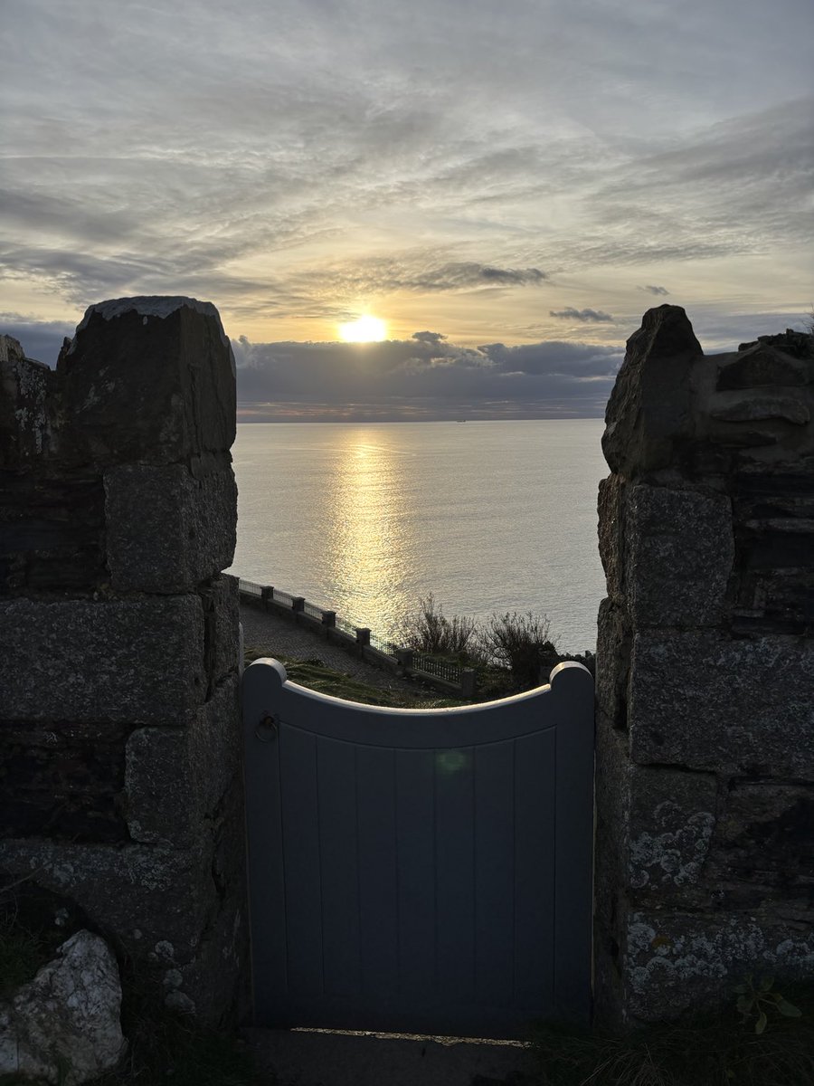 floweringpot's tweet photo. Malc joined us for coffee on our delayed New Year’s Day walk. Fabulous weather and a good antidote to editing 😊 #iamediting #writinglife #writingcommunity https://t.co/bJxsSQrE0R