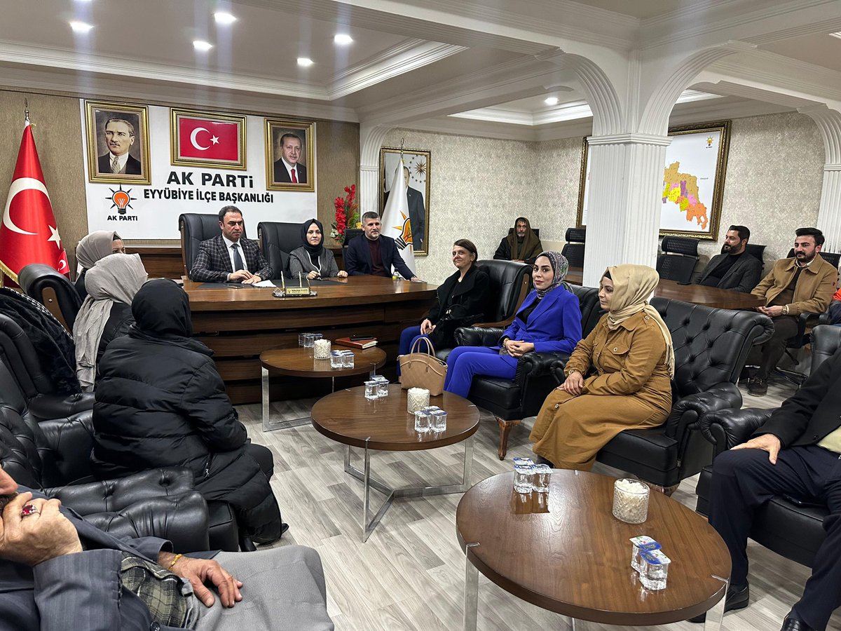 İl Başkanımız Zehra Ay, Eyyübiye İlçe Başkanlığımızı ziyaret edip, Eyyübiye İlçe Başkanımız <a href="/ElgunSuleyman/">Suleyman Elgün 🇹🇷🌹</a> ,İlçe Kadın Kolları Başkanımız <a href="/GultenBalci63/">Gülten BALCI</a> ve teşkilatımızla bir araya geldi. 8. Olağan İl Kongremize hazırlık süreci ve teşkilat çalışmaları hakkında istişare ettiler.