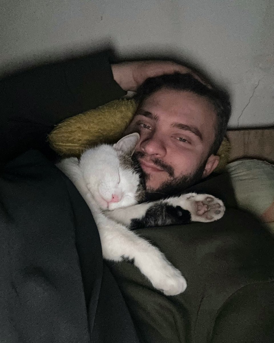 aliashukua's tweet image. 2023- без відносин;
2024-без відносин;
2025- маю на тебе надію 😂 Бо Шайбіку🐈 вже потрібна мама, щоб сімʼя була повноцінною😅