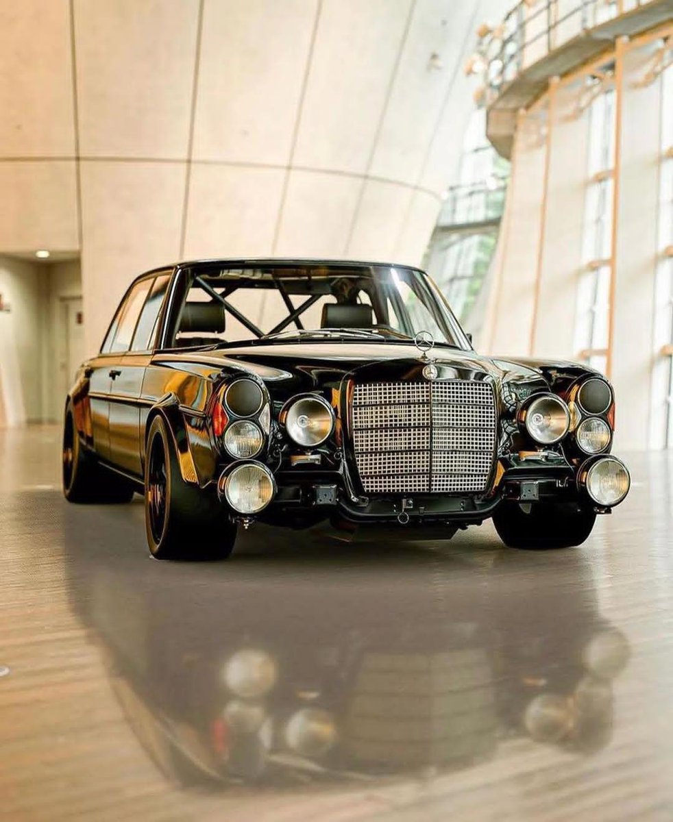 RSF_Motorsport's tweet photo. 1971 #MercedesBenz 300 SEL 6.8 #AMG

📸 elgarajedemarkisio https://t.co/bQ1E4otvfB