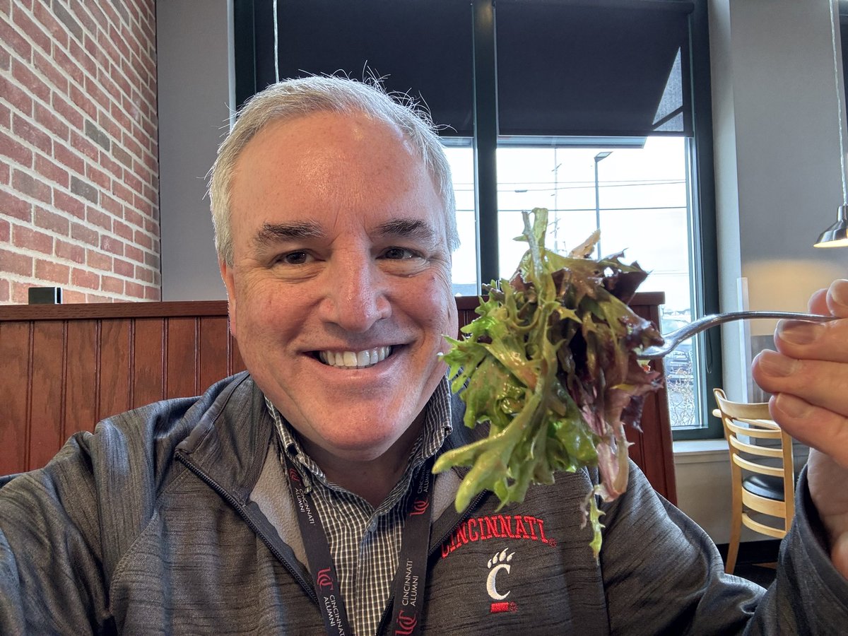 Gregory Hoodin (@cincygreghoodin) on Twitter photo It’s still a salad for balance even if the salad is the main attraction . House salad with chicken and banana peppers THAT’S #whatsforlunch <a href="/DeweysPizza/">Dewey's Pizza</a> #eatcincy #cincyeats #dinelocal #cincyvibes #BearcatVibes #FridayVibes It’s still a salad for balance even if the salad is the main attraction . House salad with chicken and banana peppers THAT’S #whatsforlunch <a href="/DeweysPizza/">Dewey's Pizza</a> #eatcincy #cincyeats #dinelocal #cincyvibes #BearcatVibes #FridayVibes