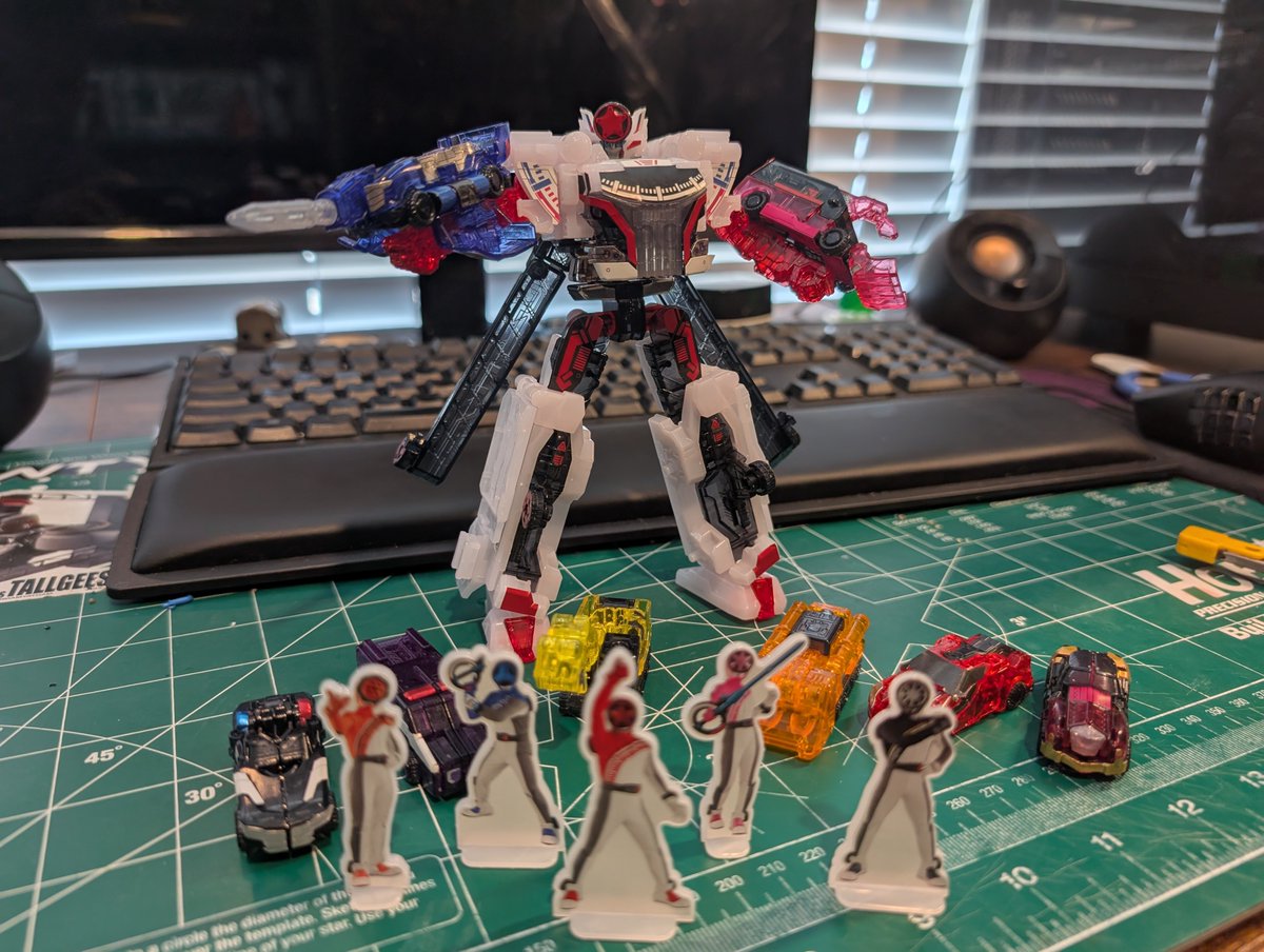 Dat_BHoward's tweet photo. #Boonboomger set sp from @Tokullector . First clear kit and it's both a pro\con. Beautiful in the light, but sticker placement was kinda hard due to details not being as visible compared to solid color pieces. #爆上戦隊ブンブンジャー #superminipla #supersentai https://t.co/RztlUXGf3g