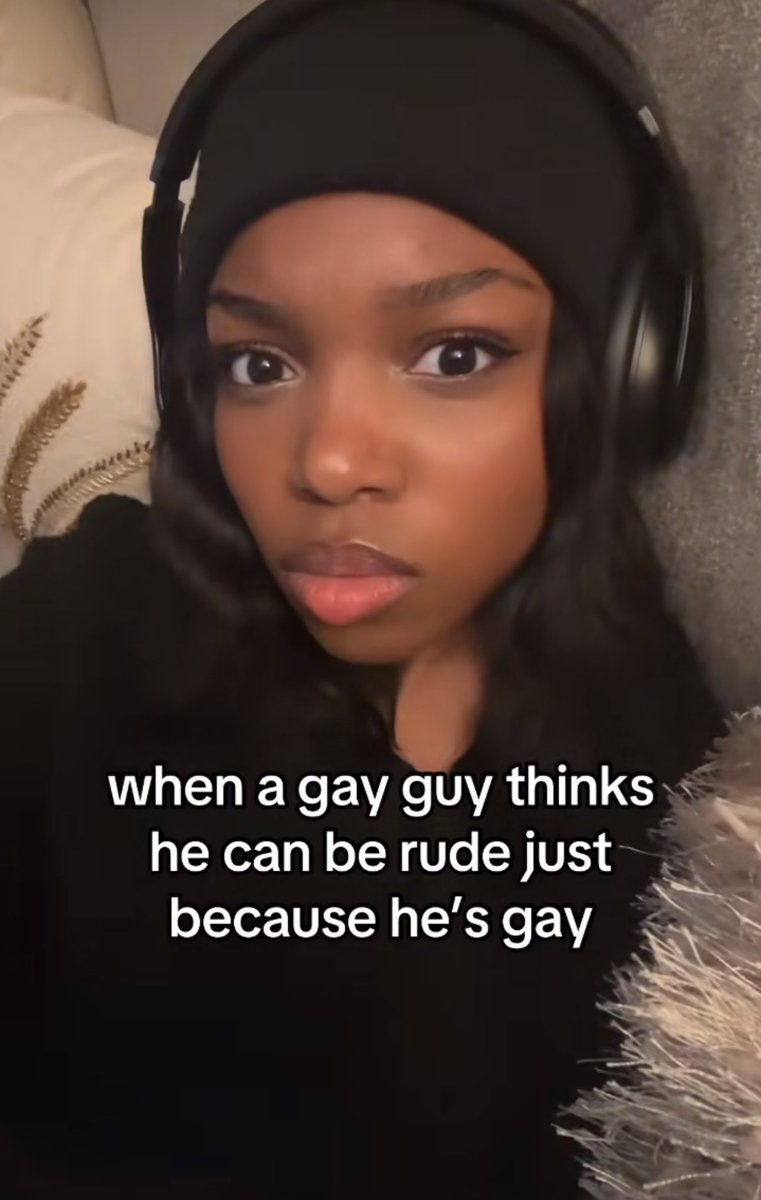 houseofknee's tweet image. a blanket for homophobia. the comments are even more gross 🩷