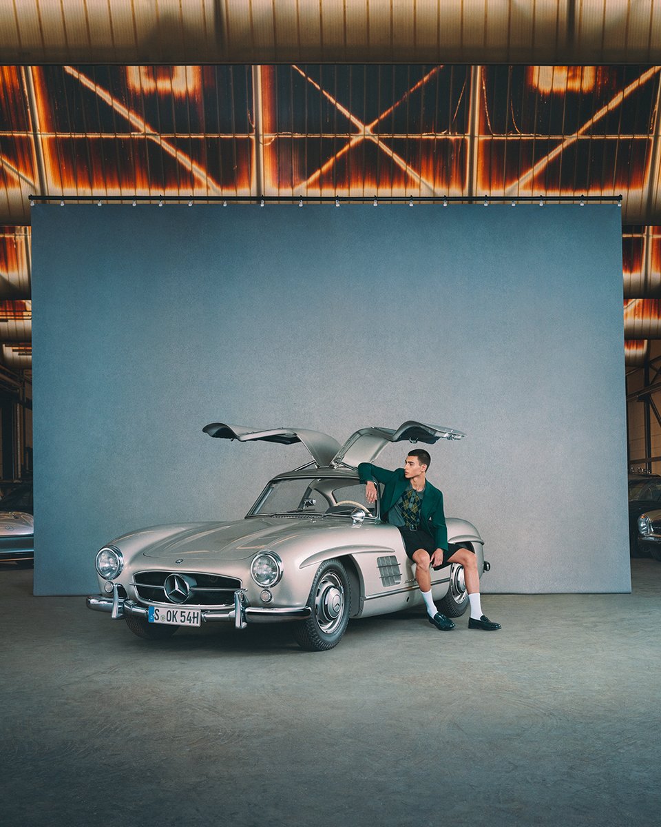 SytnerMB's tweet image. Class never goes out of style. 

Built in 1954, the 300 SL ''Gullwing'' redefined the boundaries of automotive excellence. A lightweight style icon with gullwing doors and cutting-edge engineering. 

#DefiningClass #Gullwing #300SL #MercedesBenz