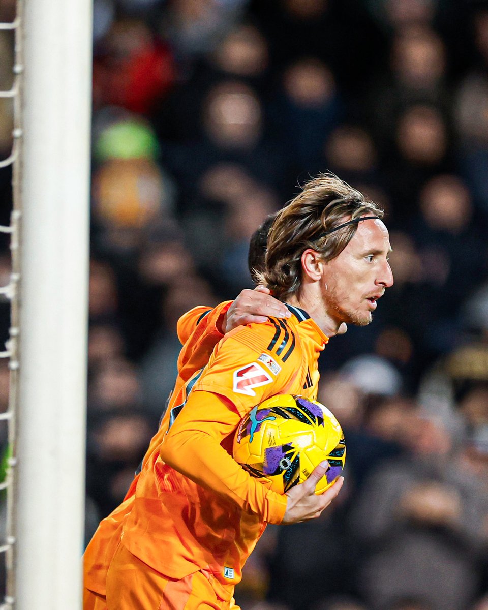 🎩 ¡@LukaModric10 se convierte en el goleador más veterano del @RealMadrid en competición oficial!
🗣️ "Siempre es bonito romper algunos récords".
#RealFootball | #ValenciaRealMadrid