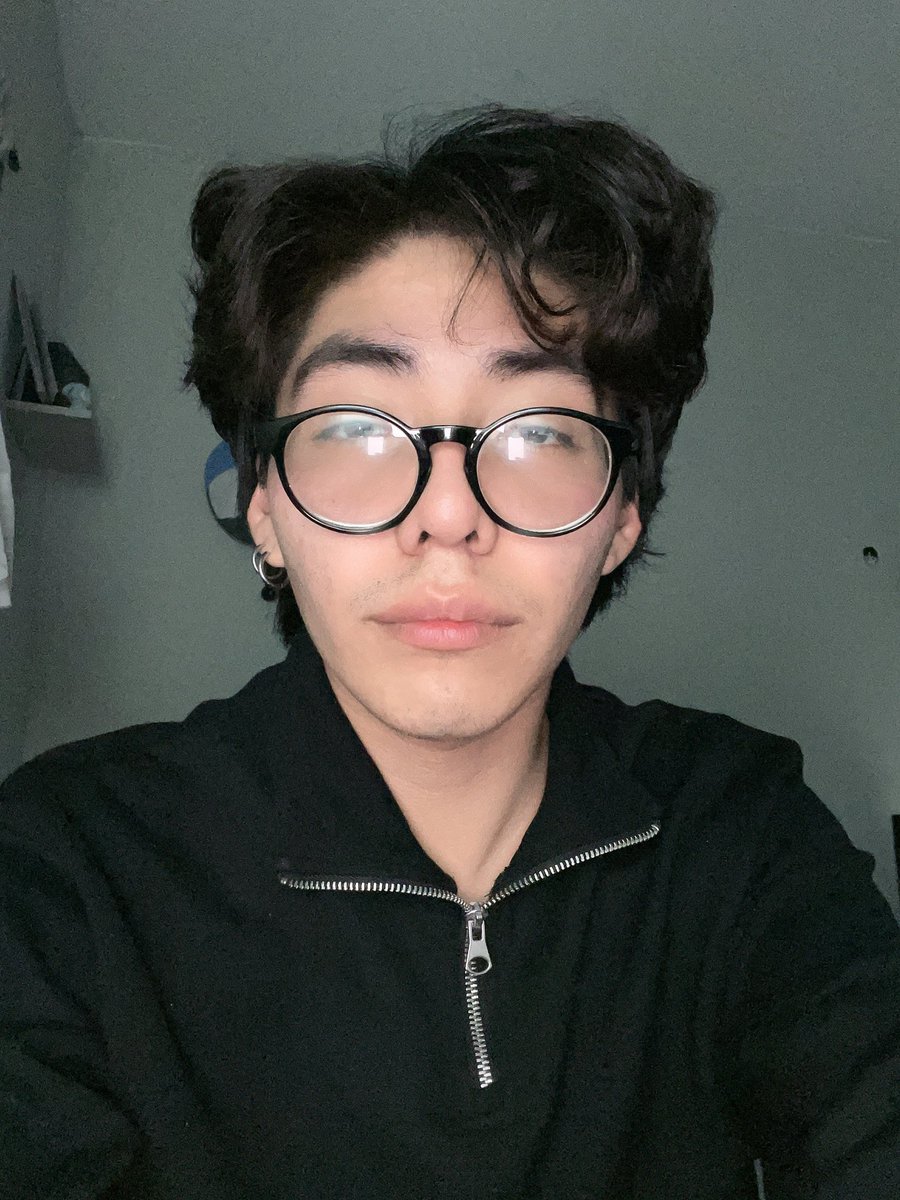 dxvidesc's tweet photo. Ustedes tmb creen que me pidan el INE🥺🥺? O todavía soy chavita? https://t.co/4CAjOnN8lV