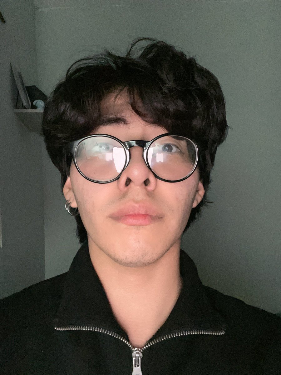 dxvidesc's tweet photo. Ustedes tmb creen que me pidan el INE🥺🥺? O todavía soy chavita? https://t.co/4CAjOnN8lV