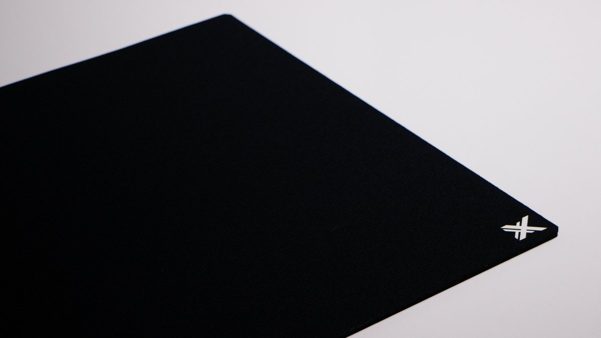 XTEN did an excellent job with the corners and edges of their control mousepad.